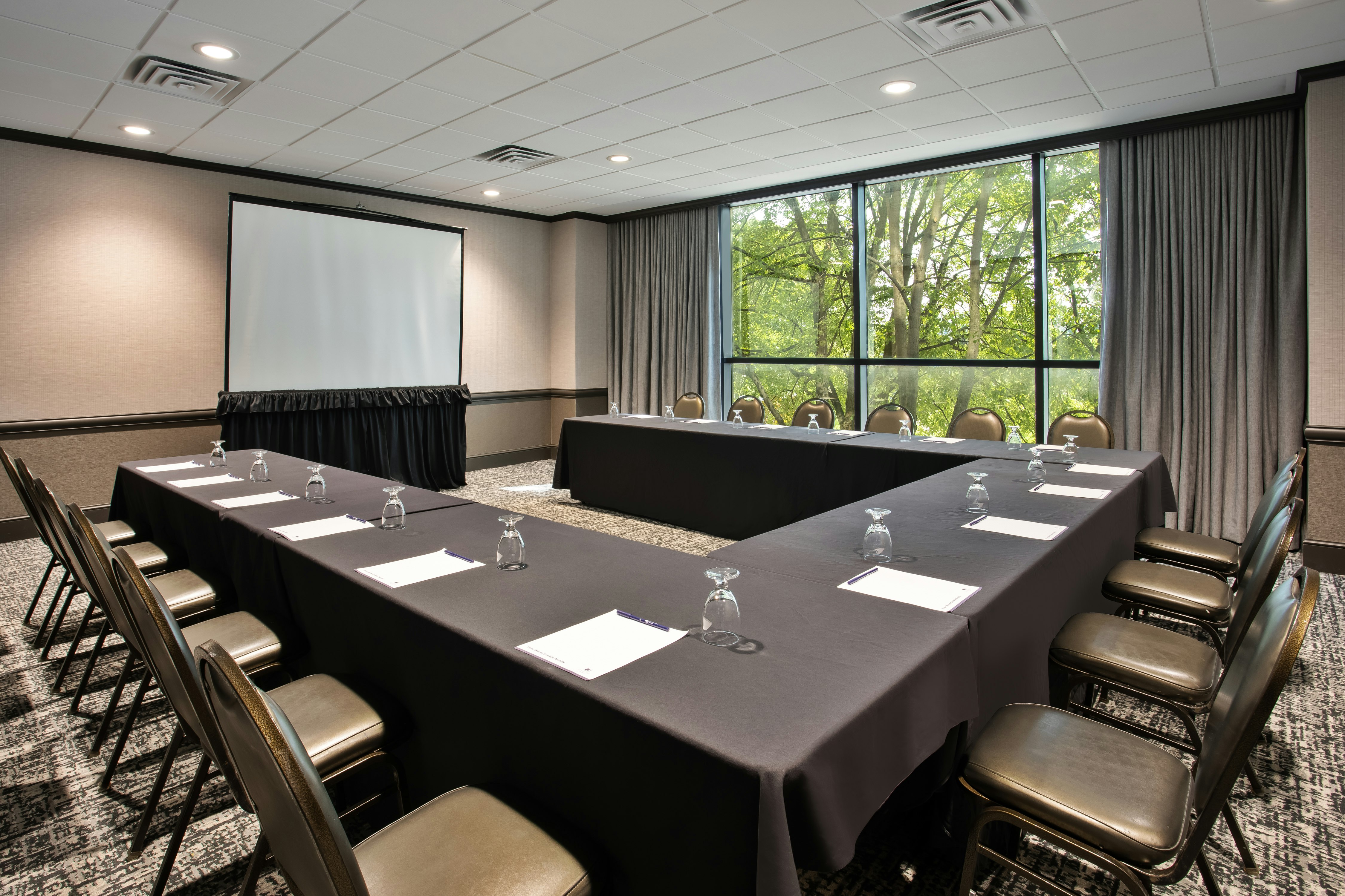 DoubleTree by Hilton Lansing, MI 24/32
