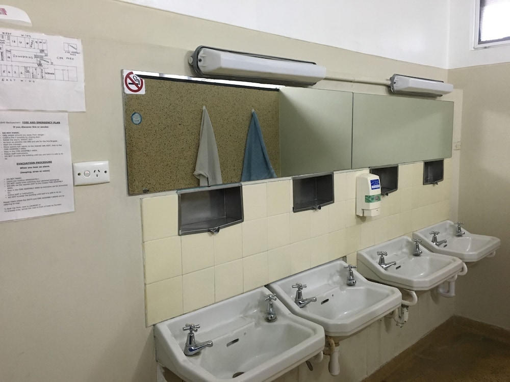 1849 Backpackers Hotel 49/50
