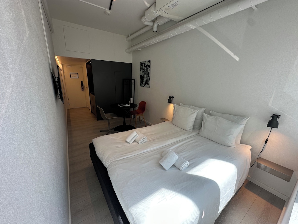 CPH STUDIO HOTEL 24/82