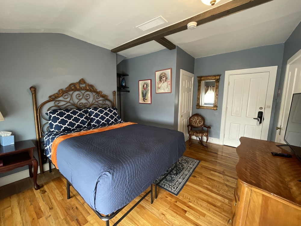 Holiday Chalet Victorian - Bed & Breakfast 11/69