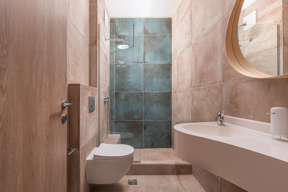 Mint Retreat Suites 41/42