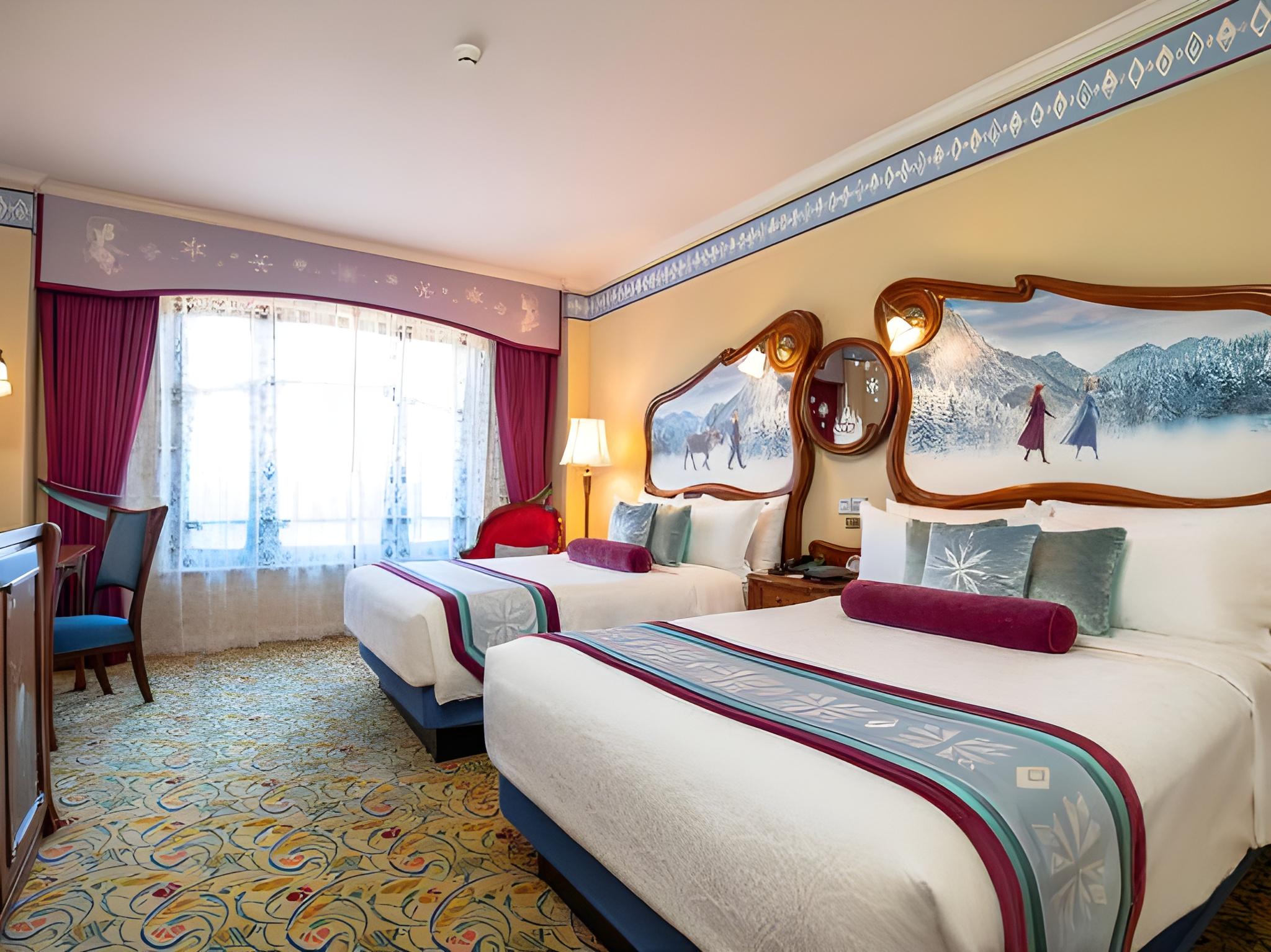 Disneyland Hotel 12/36