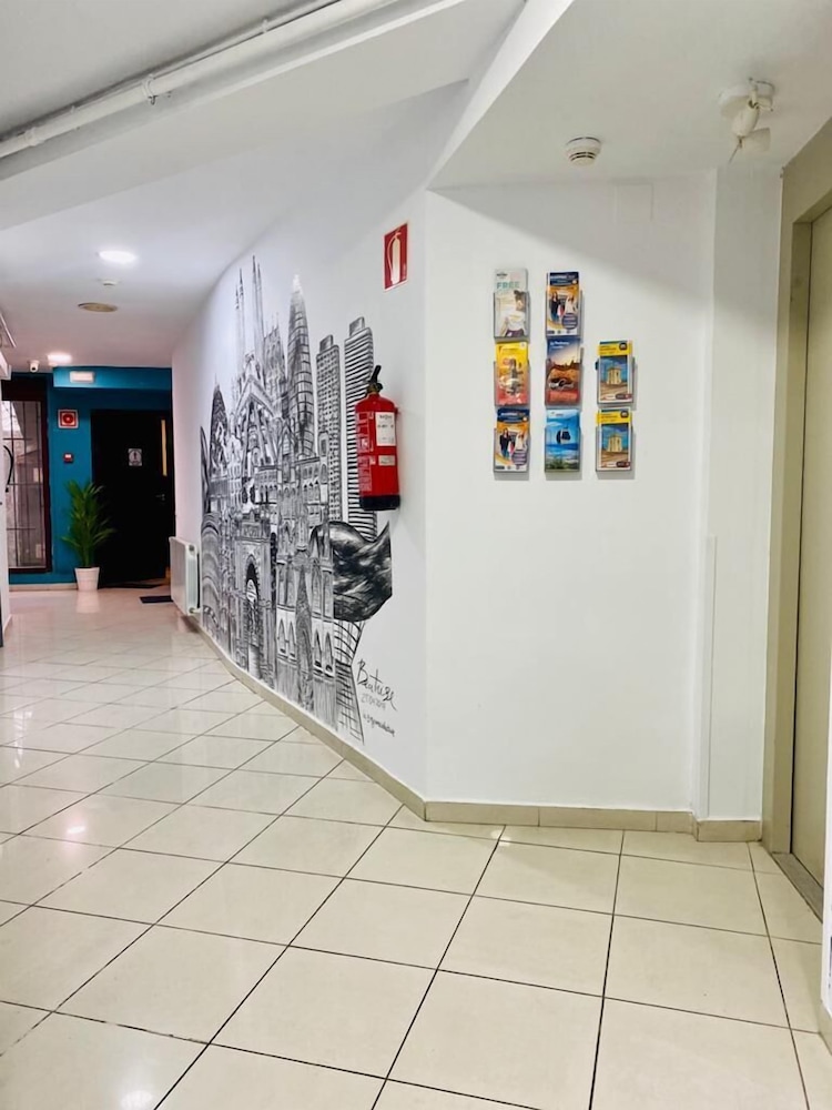 Mellow Youth Hostel 37/65