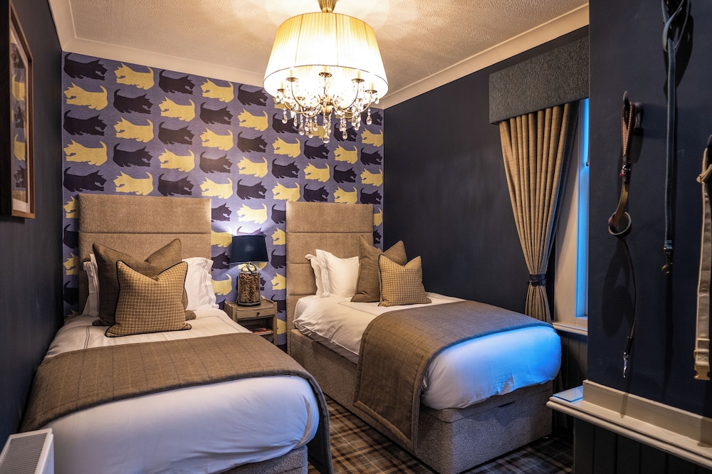 Abbotsford Hotel 15/50