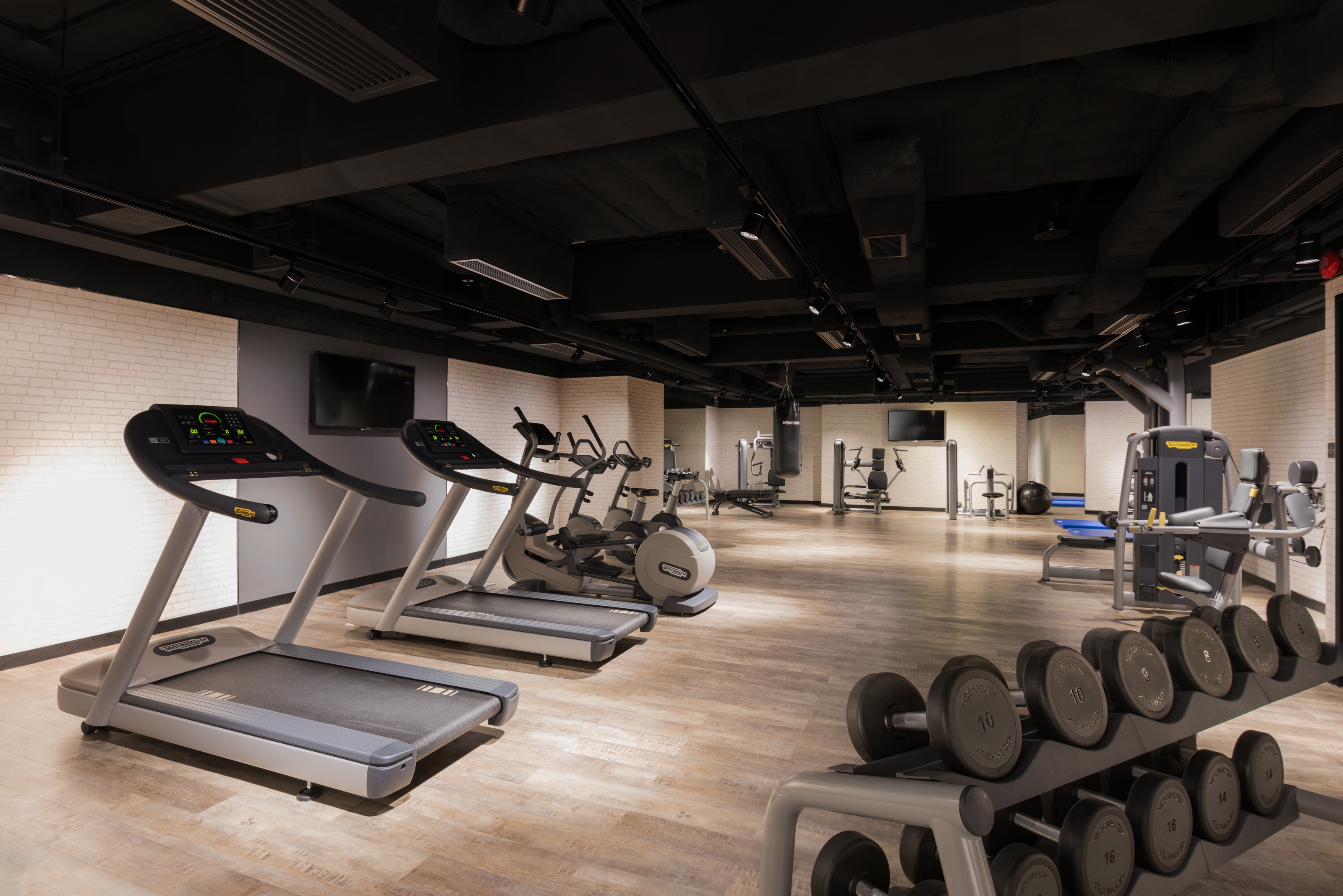 PENTAHOTEL HONG KONG TUEN MUN 14/21