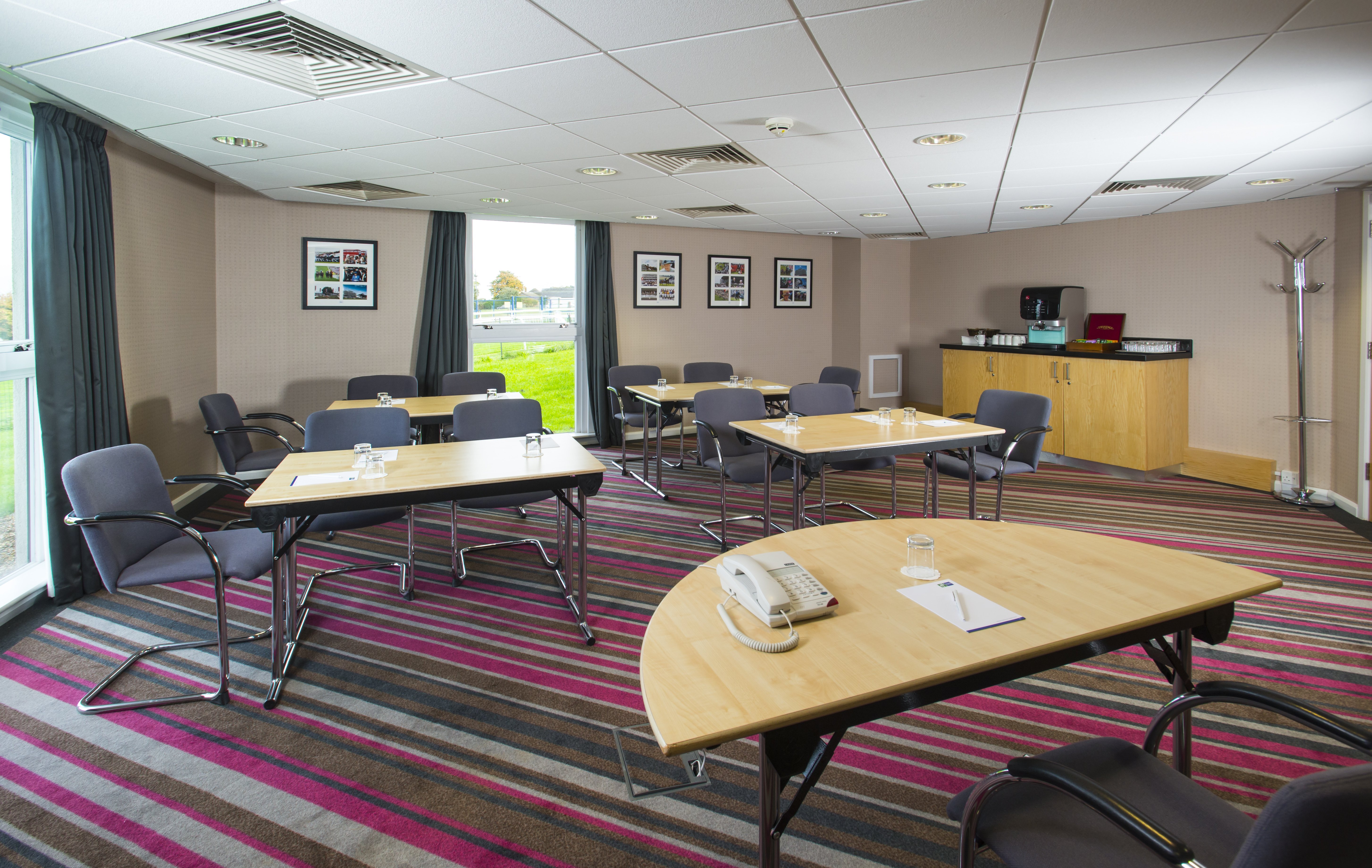 Holiday Inn Express London Epsom Downs 50/69
