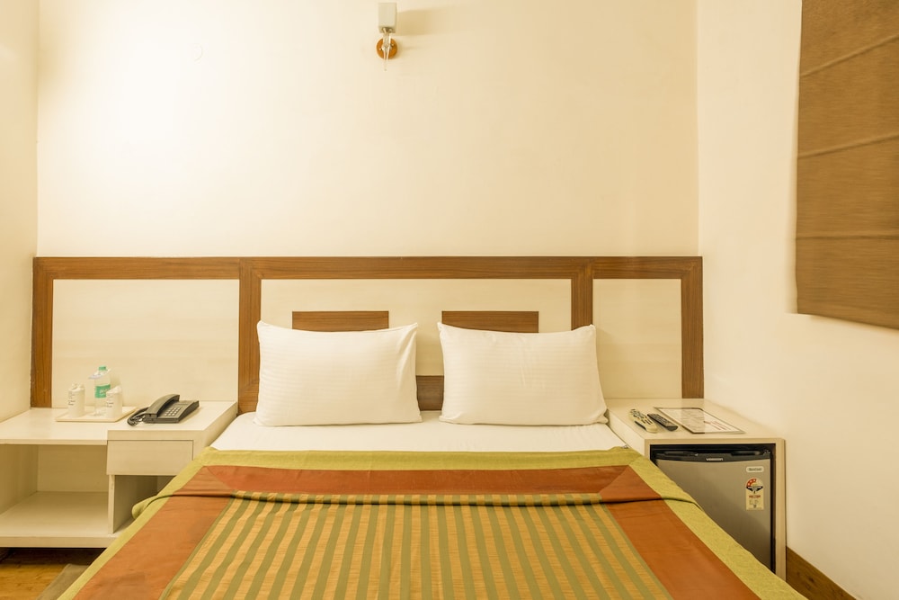 AIRPORT HOTEL. 28/56