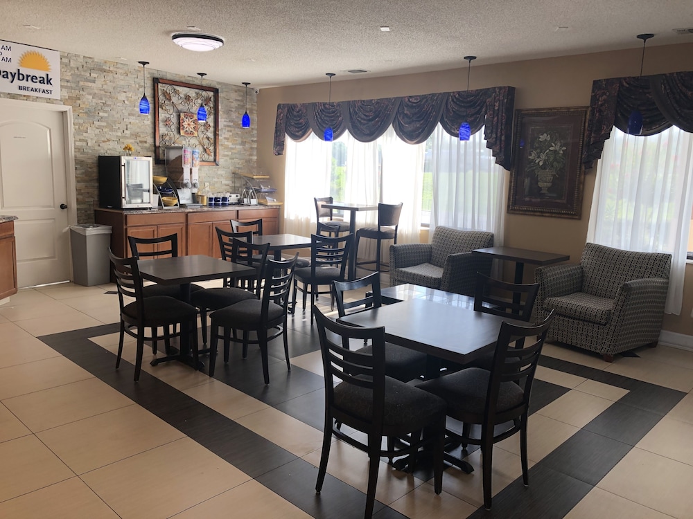Days Inn By Wyndham Columbus 38/54
