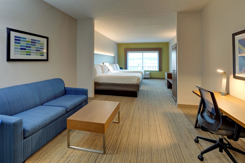 Holiday Inn Express Hotel and Suites Nashville-Opryland 42/64