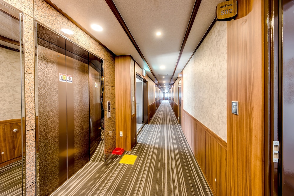 Leslie Hotel 26/42