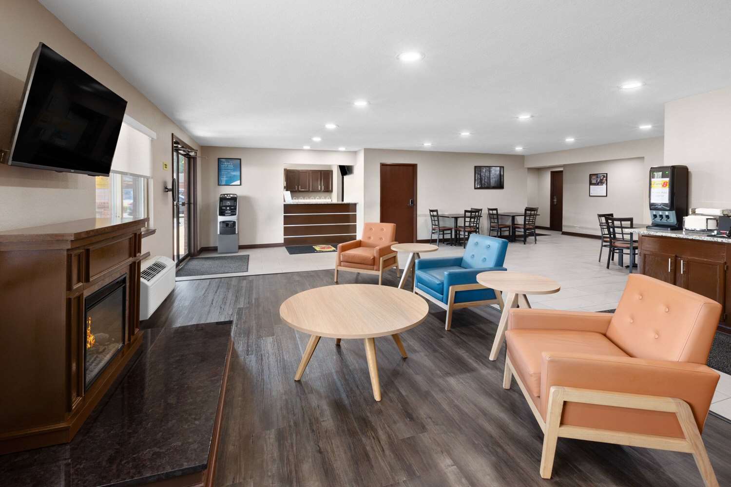 Super 8 By Wyndham Fairmont, WV 17/28