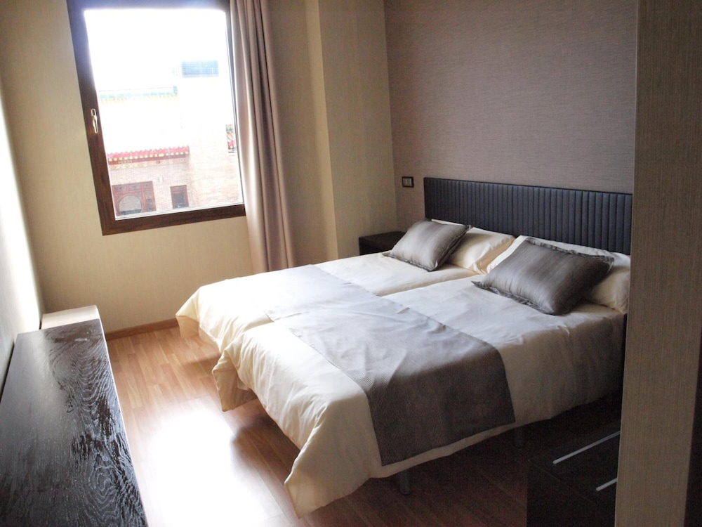 Hotel Dinastia 18/40