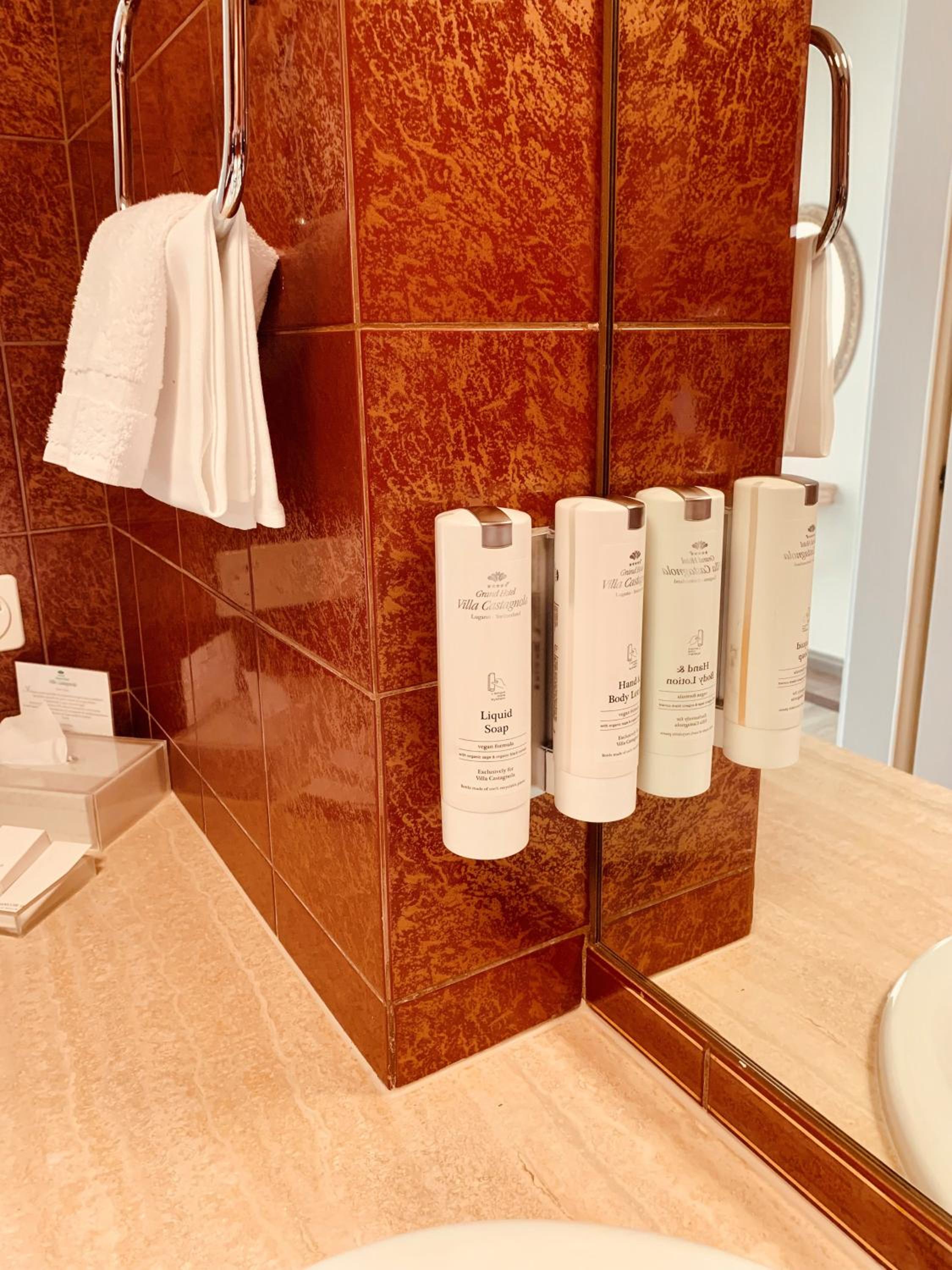 جناح جونيور بسرير فردي، GRAND HOTEL VILLA CASTAGNOLA 3/3