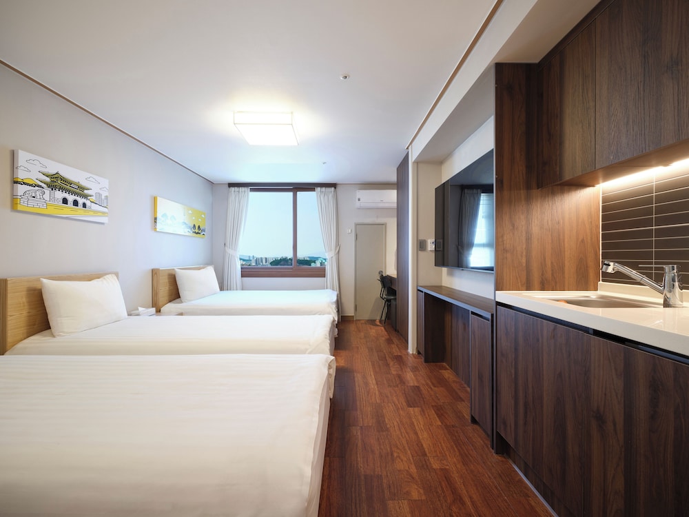 Western Co-op Hotel and Residence 22/62