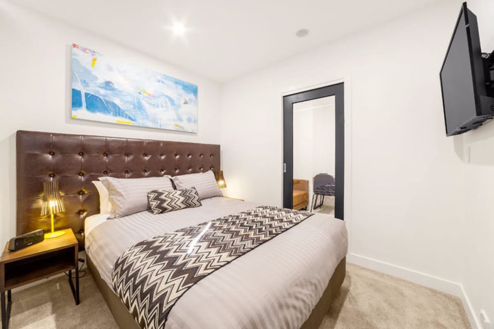 Whitehorse Apartment Hotel 20/47