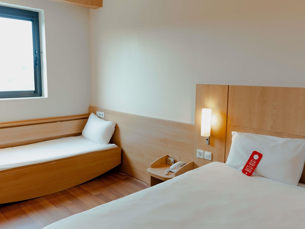 IBIS BARCELONA RIPOLLET 17/72