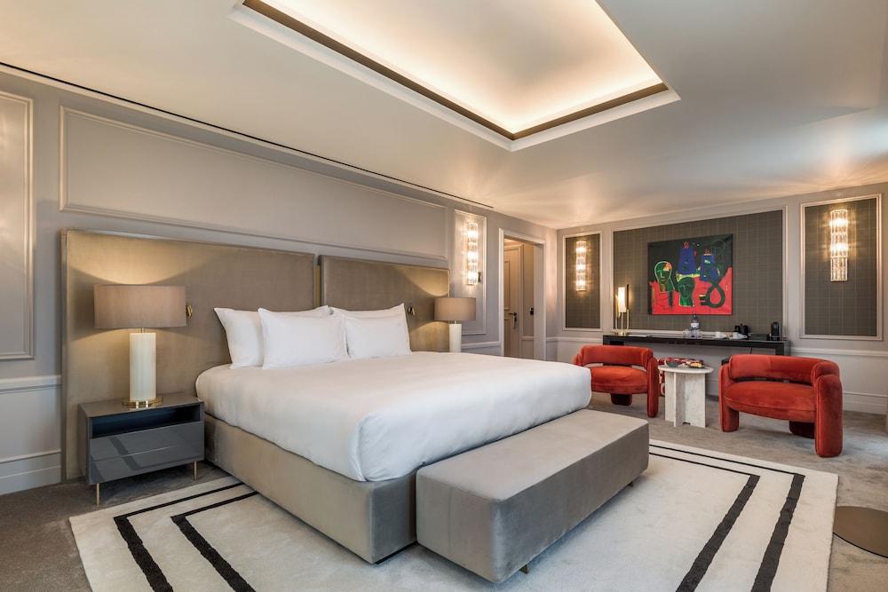 Grand, Deluxe, King Bed