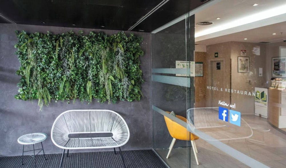 Travelodge BCN Cornella Fira 31/56