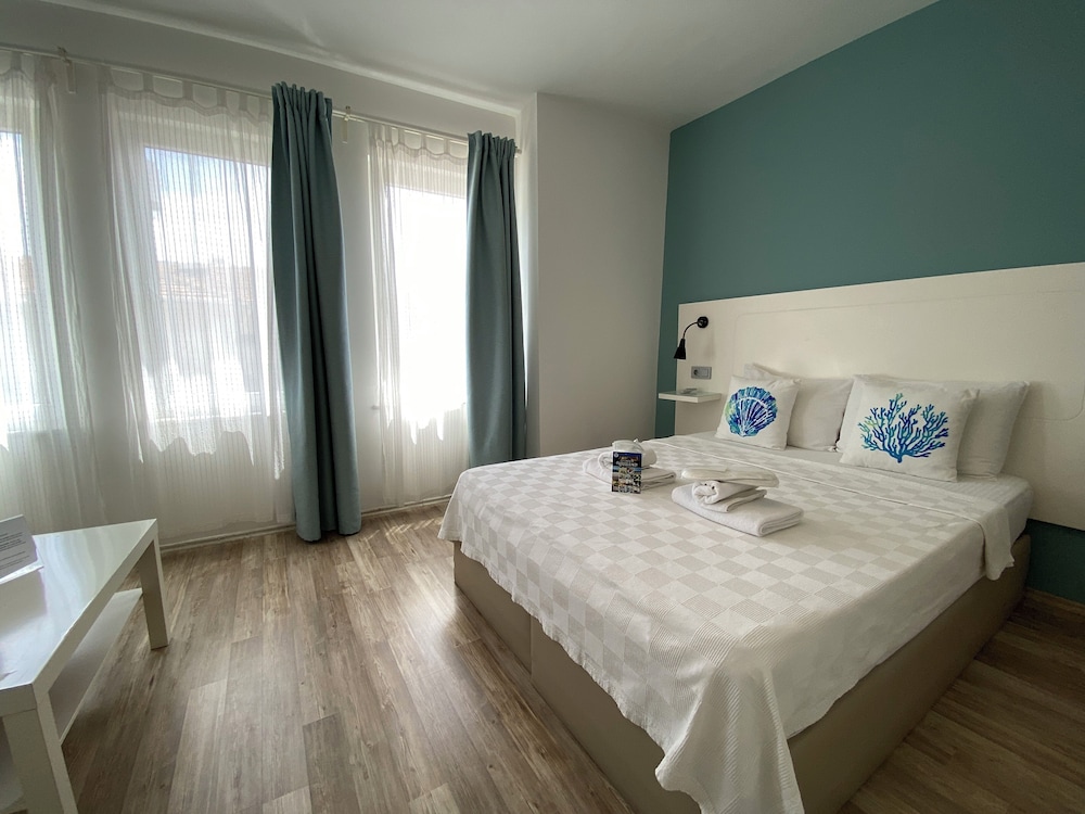 Alicante Hotel 12/48