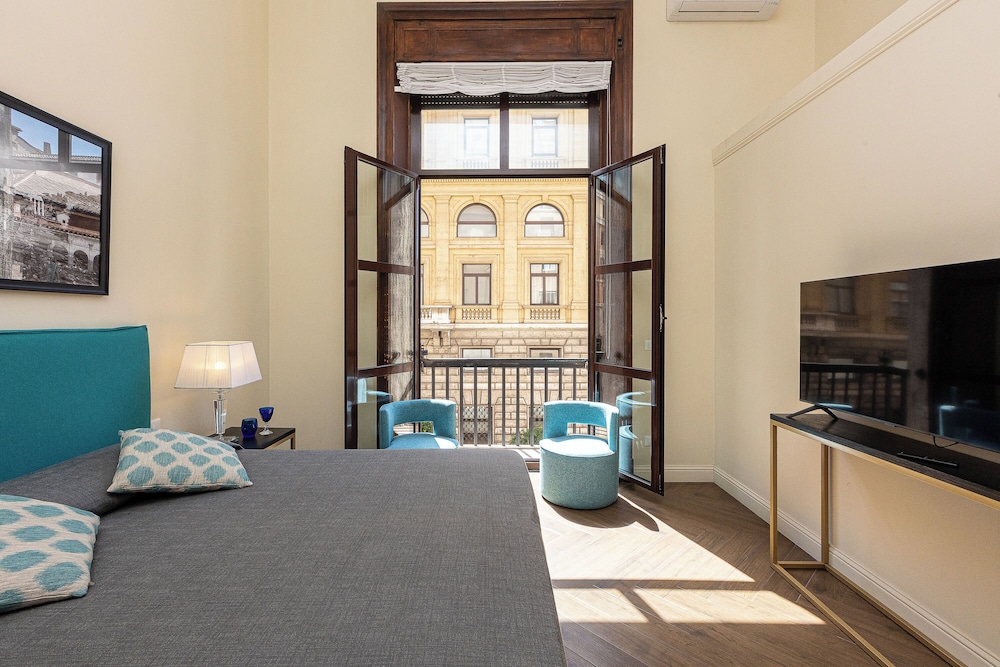 Prestigious Apartment Via Barberini 36/50