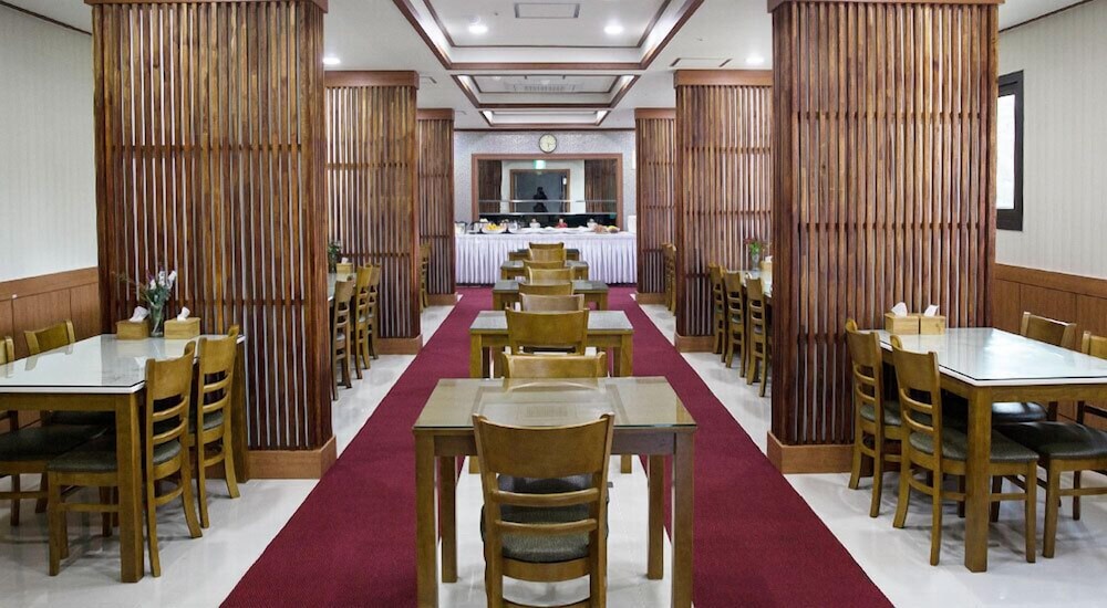Ra Tourist Hotel 18/22