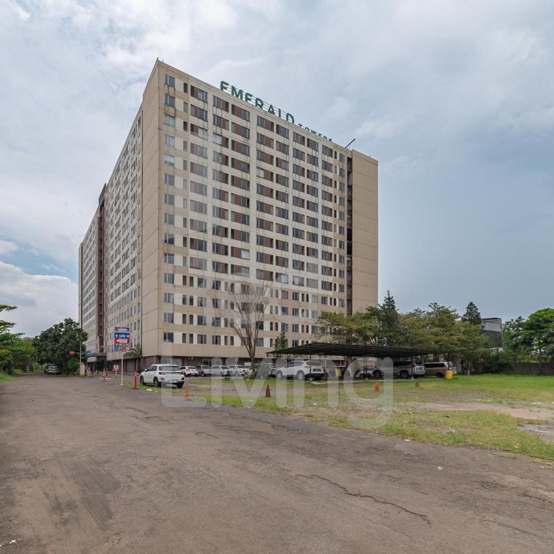 Emerald Apartel 3/51