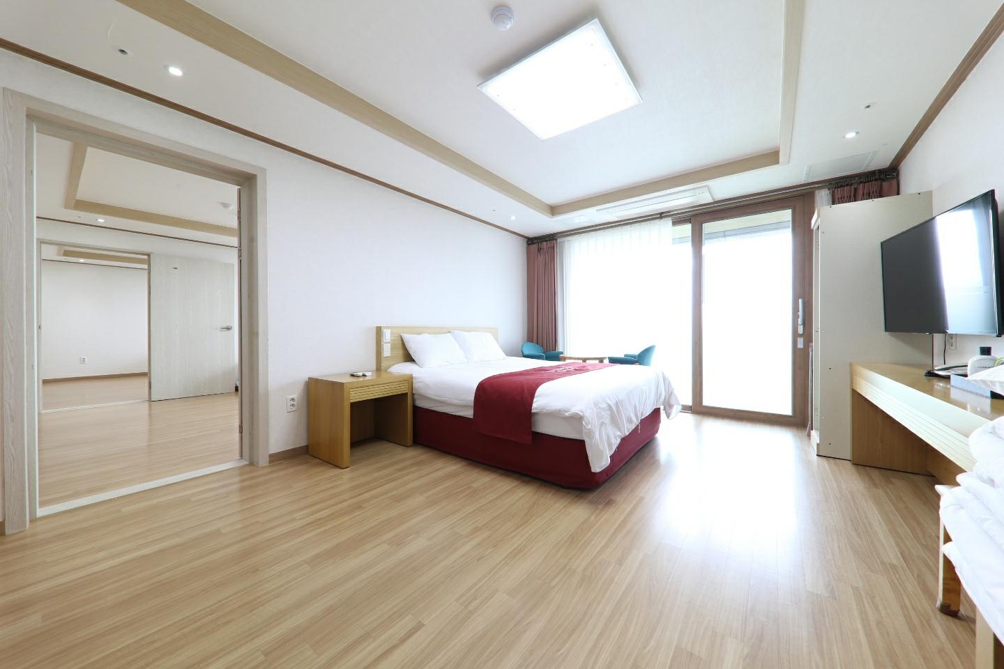 Korean, Triple, Private Bathroom
