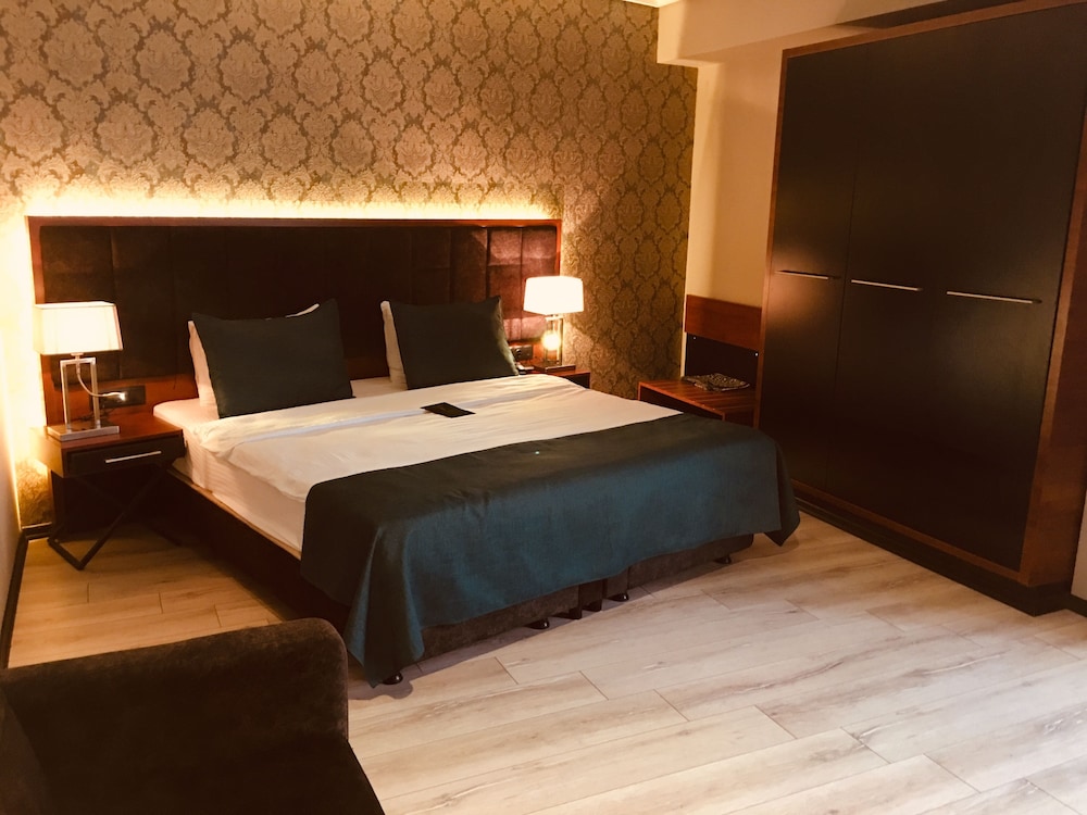 Grand Vaves Hotel 12/58