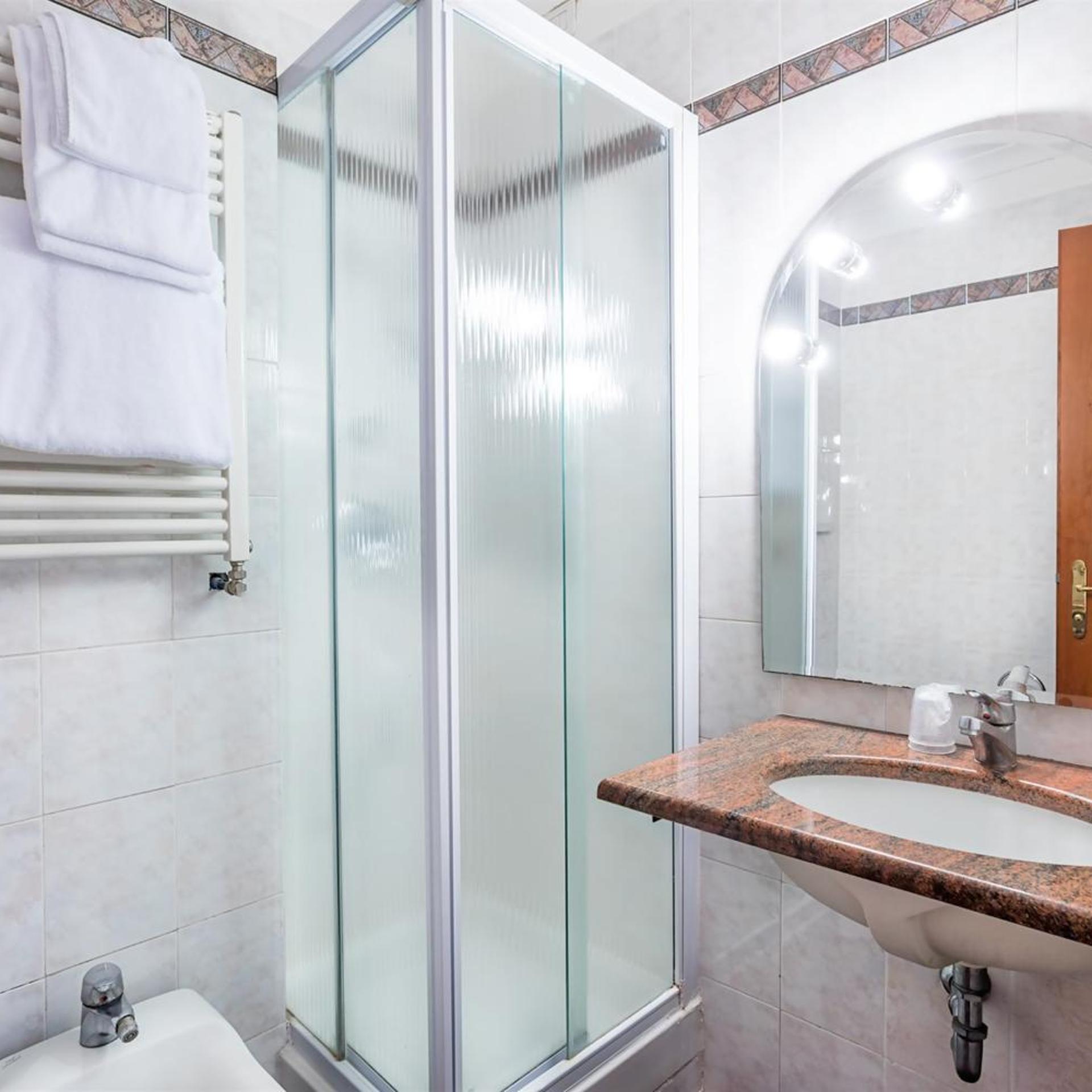 غرفة مفردة، Raeli Hotel Luce 5/8