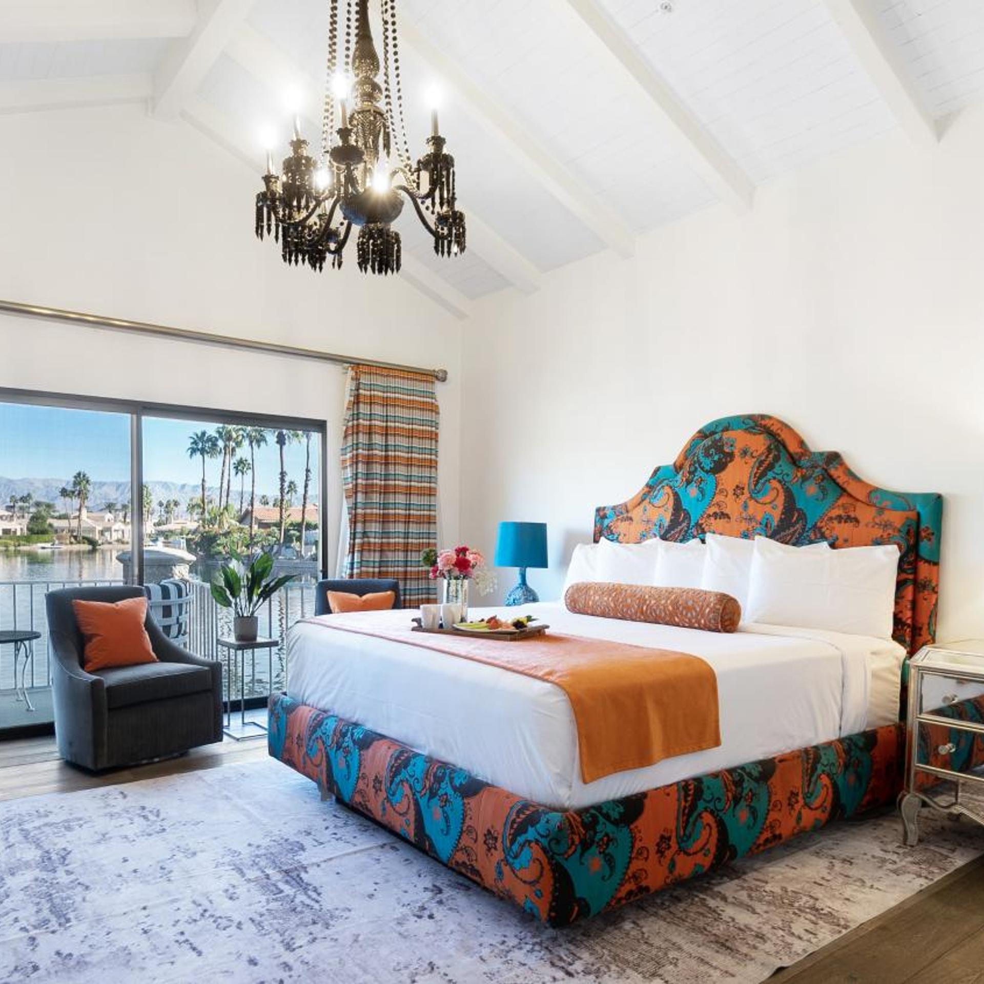 بنغل، The Chateau at Lake La Quinta 4/8