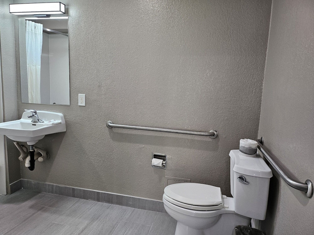 Motel6 Westminster, CA - North 58/60