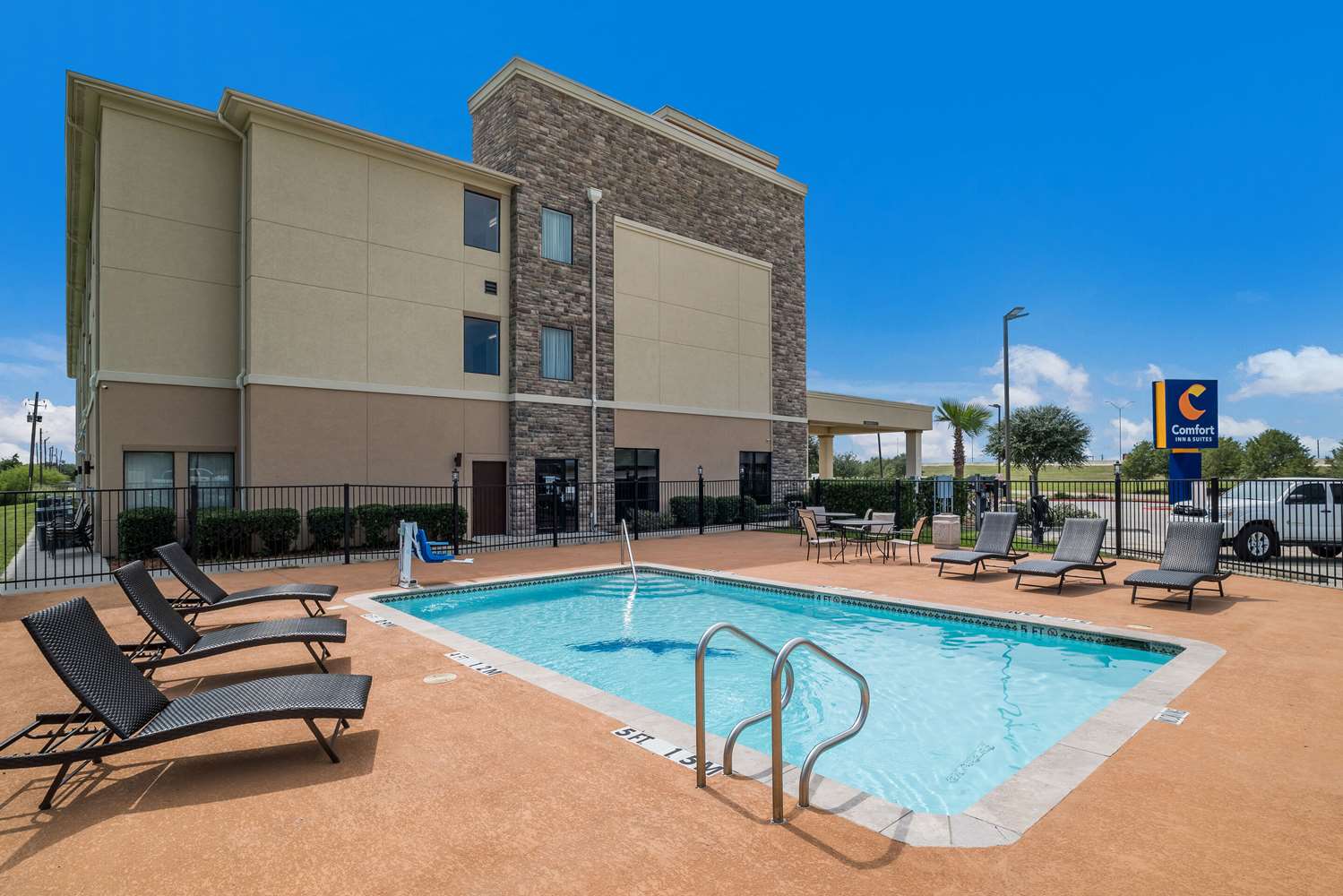 Comfort Inn & Suites Victoria North 2/46