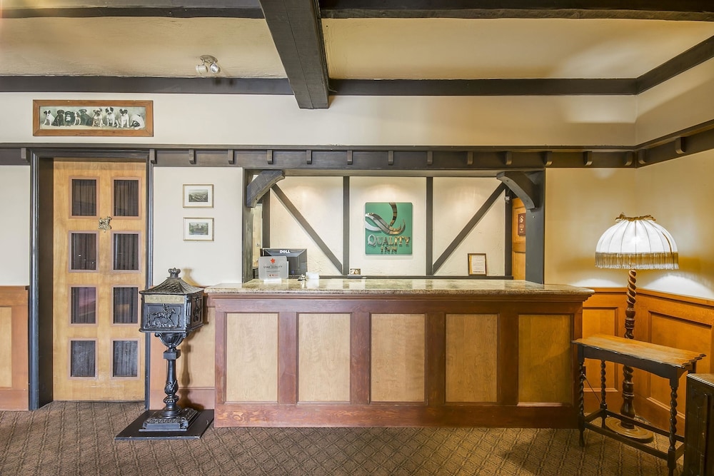 Quality Inn Waddling Dog Saanichton 11/37