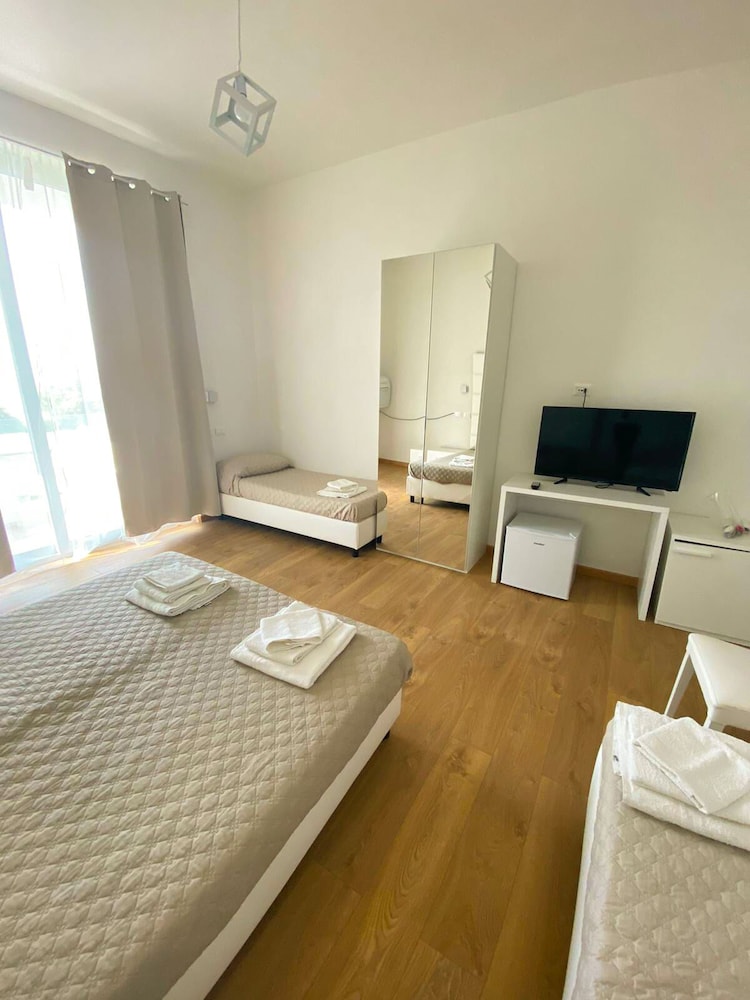 Hotel Artemide Mare 12/40
