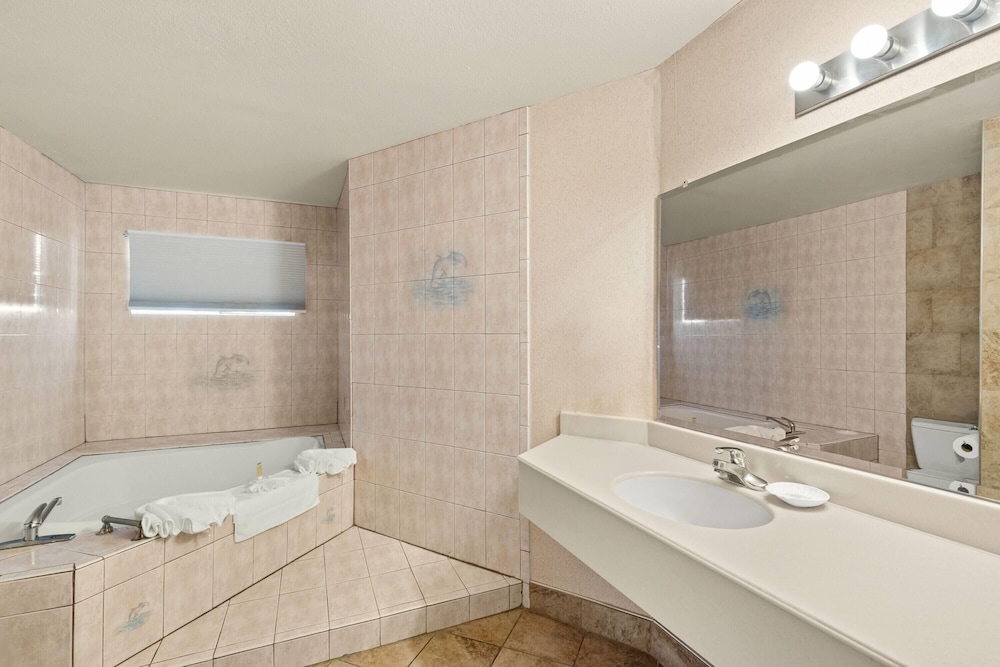 Travelodge by Wyndham San Clemente Beach 48/50