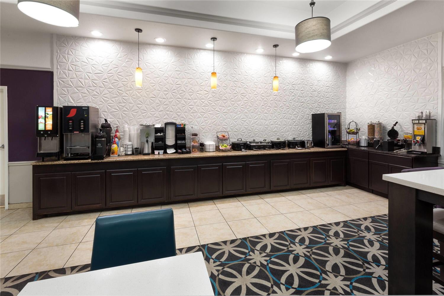 La Quinta Inn and Suites by Wyndham Brownwood 10/37
