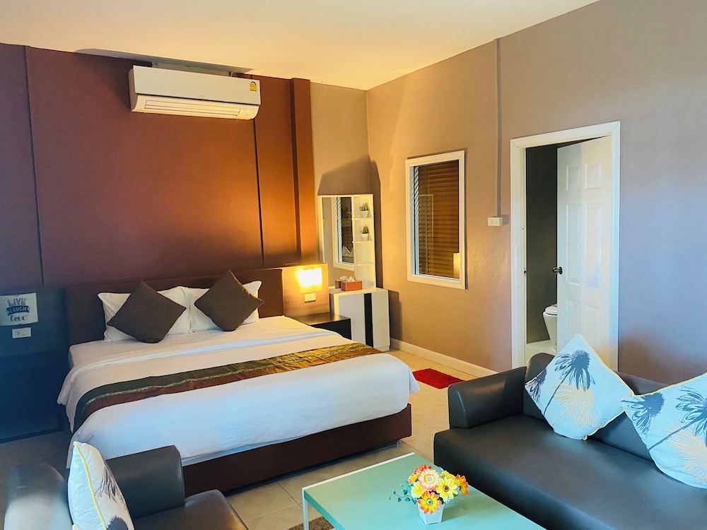 Deluxe, Pavilion, King Bed, Front View، Bella Vista Beach Resort Koh Lipe 5/10