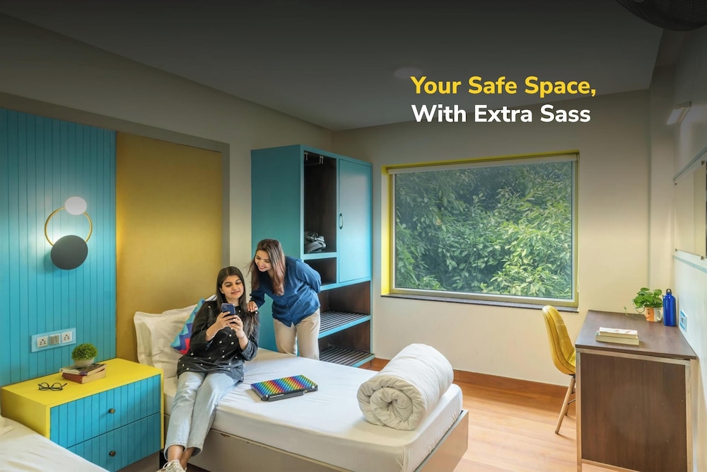 Stops Hostels- New Delhi 24/47