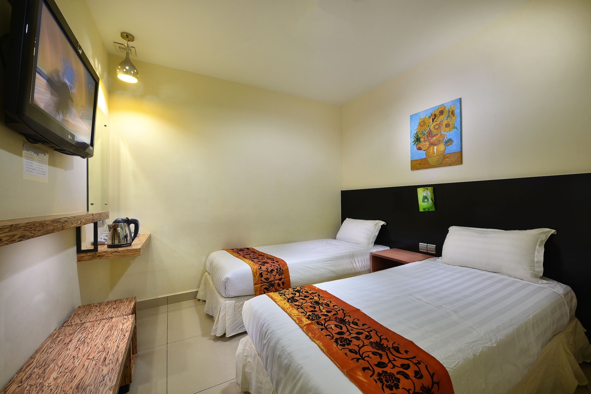 Standard, Twin Beds, No Window 3/4