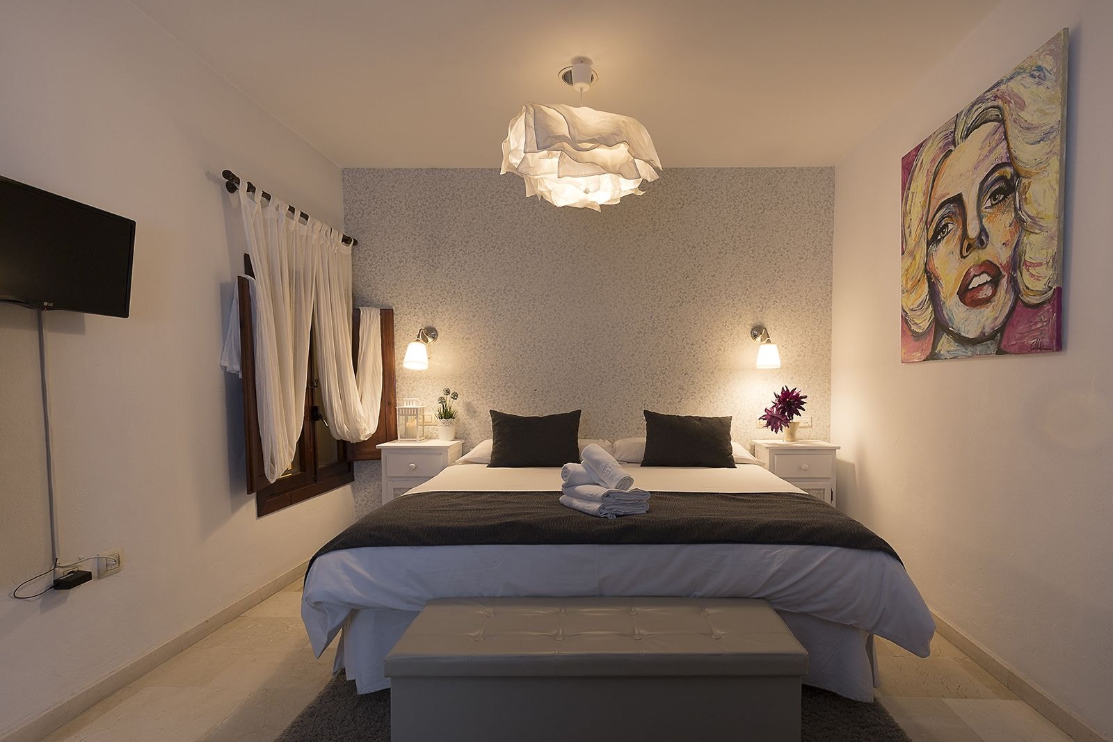 ROOM, DOUBLE BED