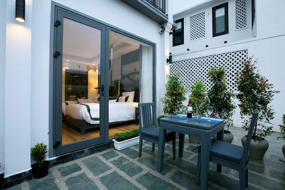 Ivy Villa 7/49