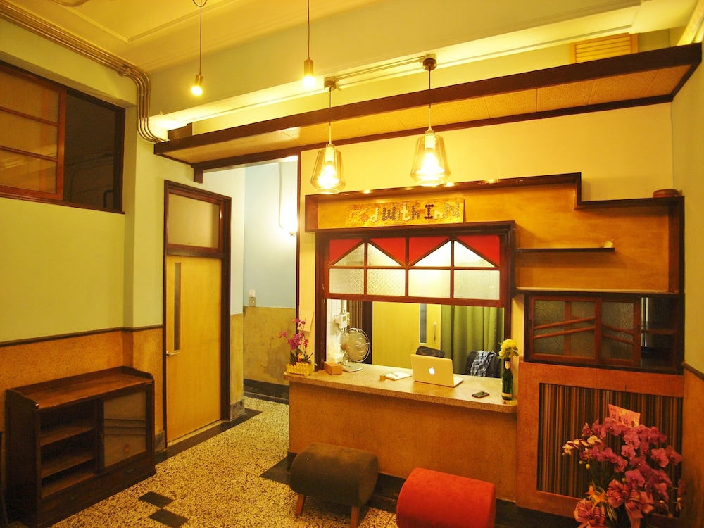 With inn Hostel 10/50
