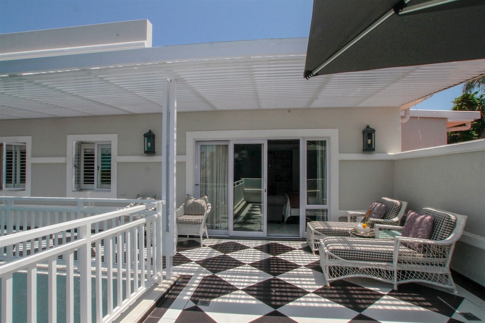Sandals Guest House 7/77