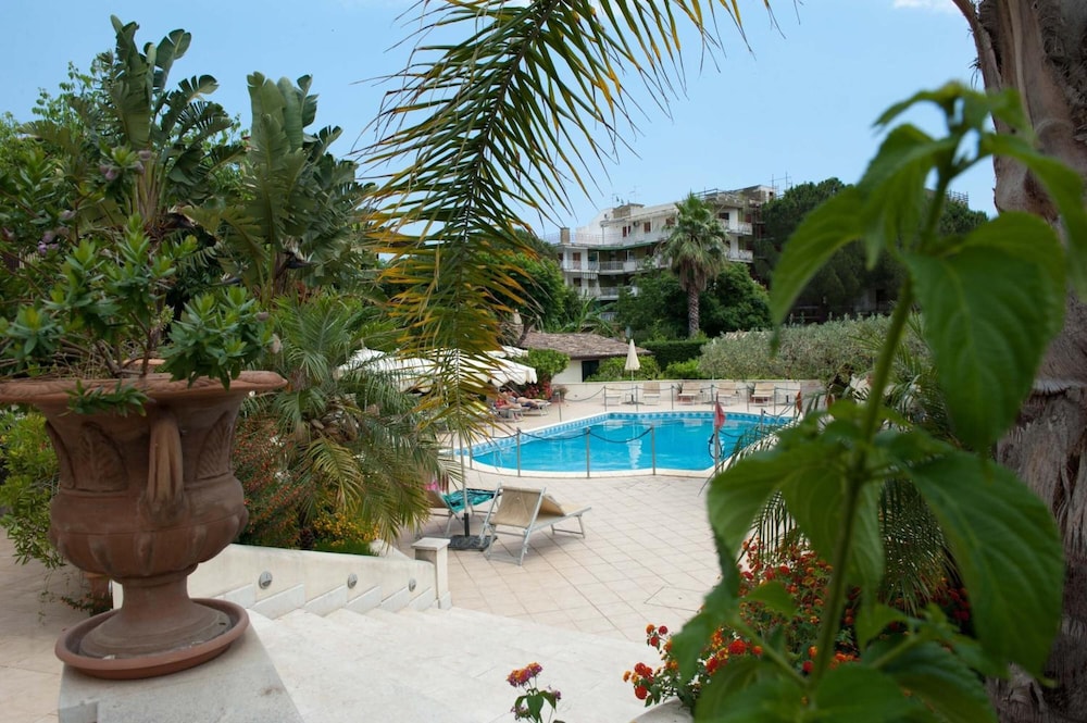 Hotel Villa Daphne 48/53