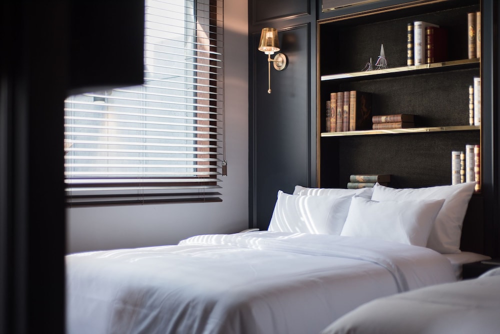 Party, 2 Double Beds