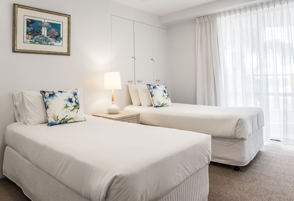 2 BEDROOMS, APARTMENT, WATER FRONT