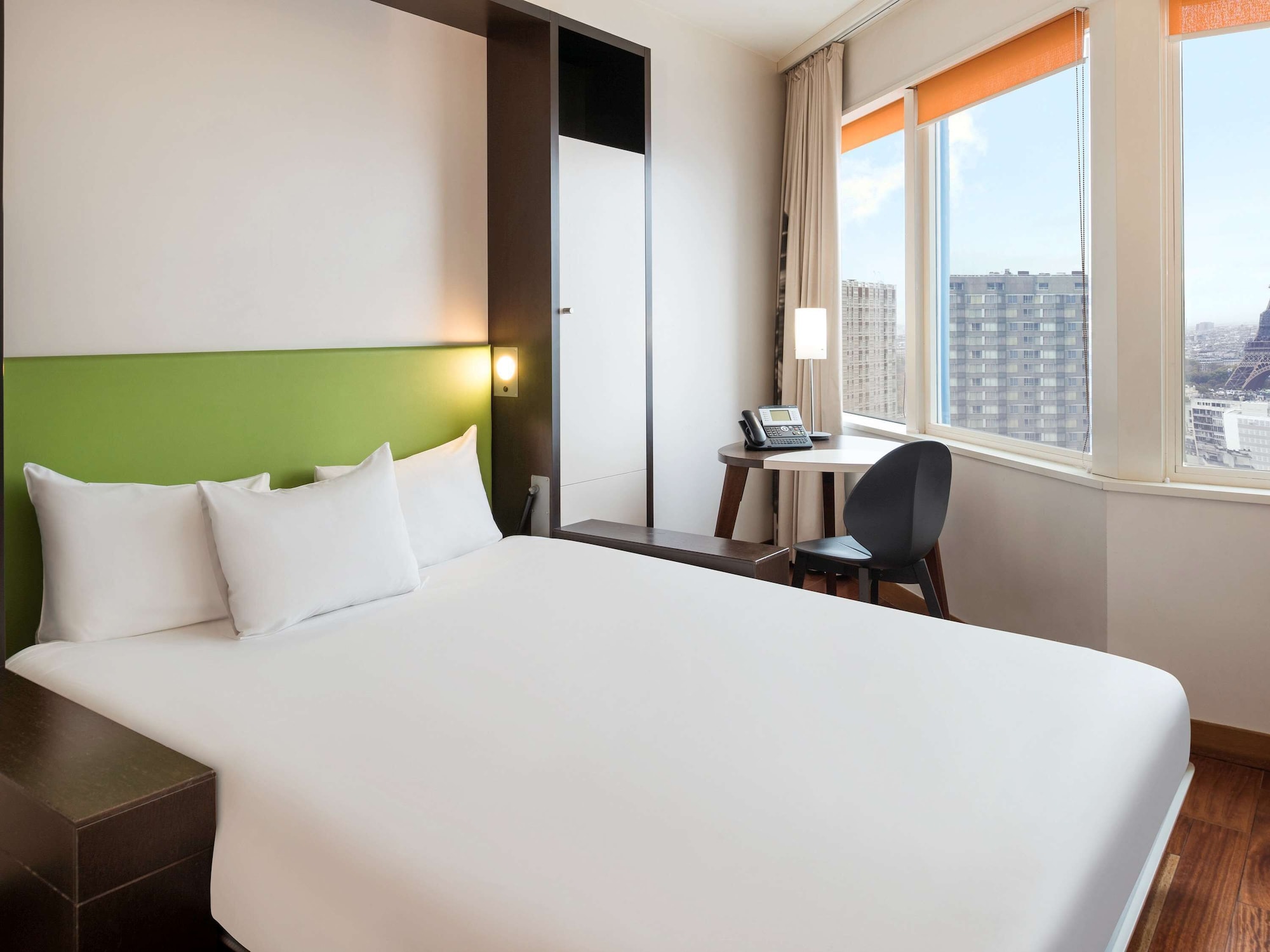 TOWER, STUDIO, DOUBLE OR TWIN BED, EIFFEL VIEW
