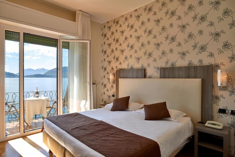 Panoramic, Double Bed, Lake View, Balcony, Attic