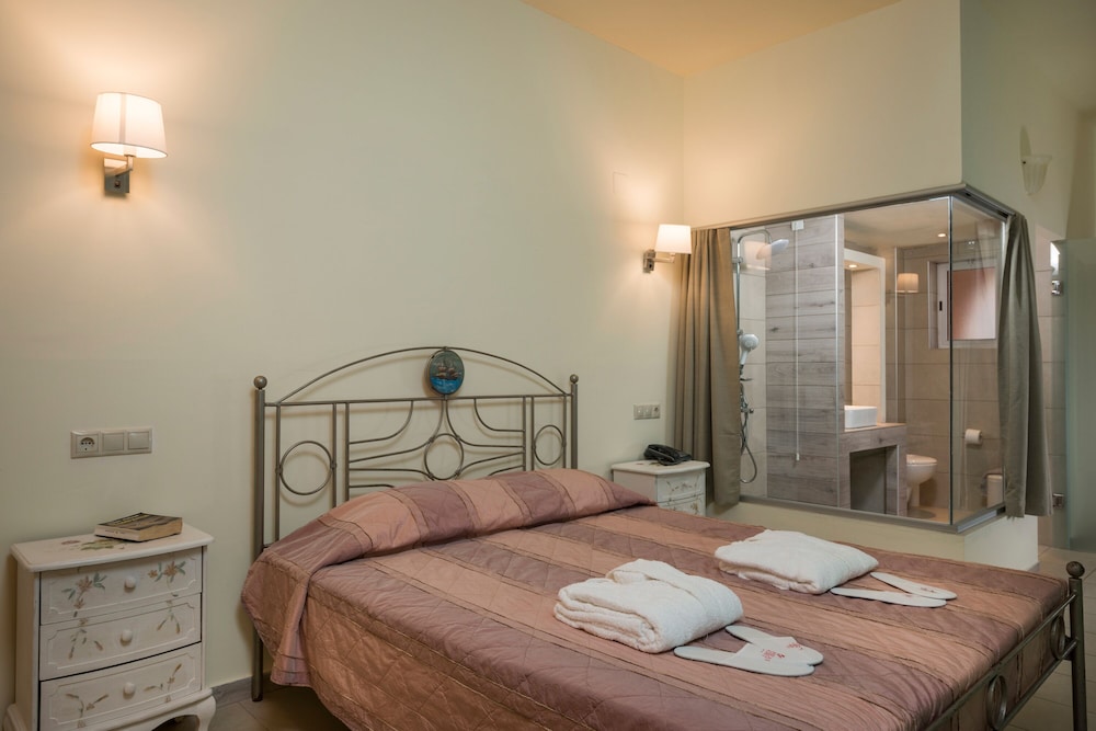 جناح جونيور بسرير مزدوج مع أريكة بمسبح خاص، Orpheas Resort - Adults Only 3/5