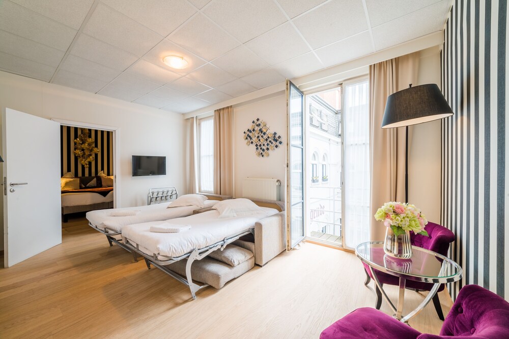 Hotel La Legende 7/25